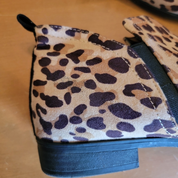 Dr. Scholl's Side Zip Leopard Print Ankle Boot with Black Sole Size 8 - Picture 7 of 9